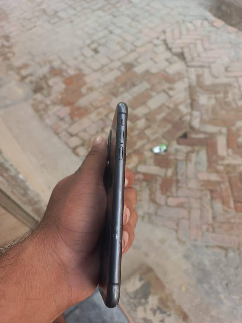 Apple iPhone 11 3