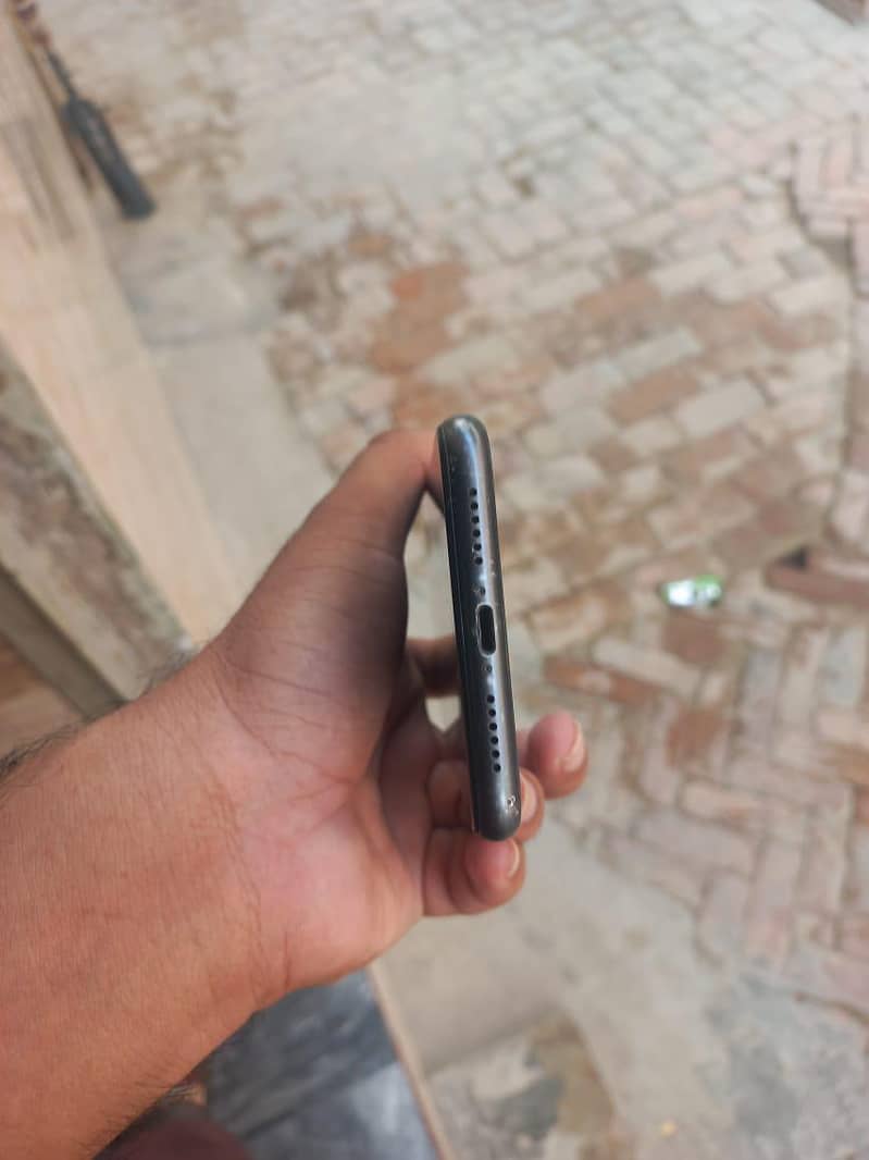 Apple iPhone 11 5