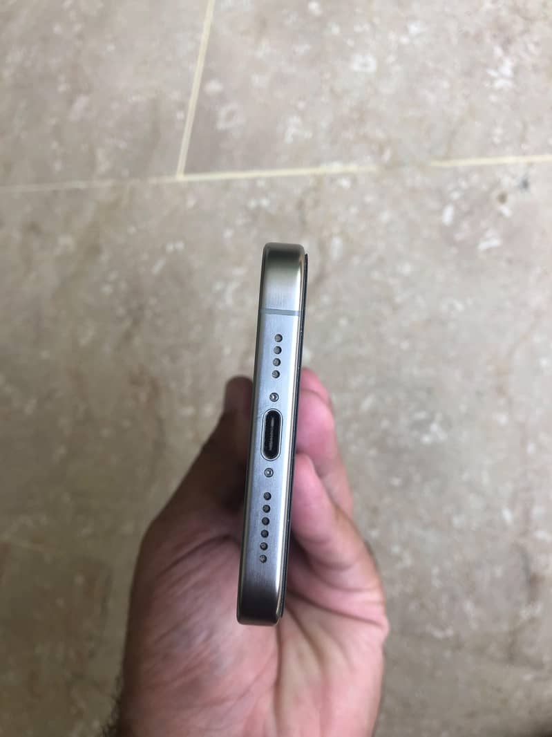 Apple iPhone 15 Pro Max 3