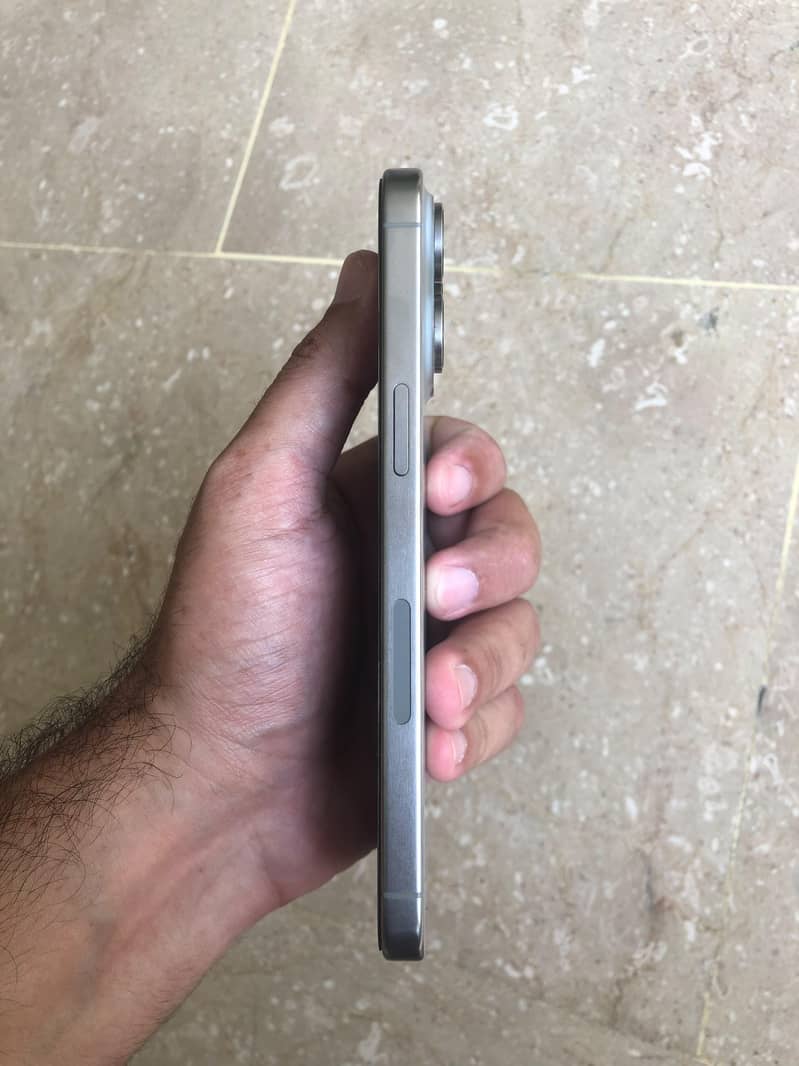 Apple iPhone 15 Pro Max 4