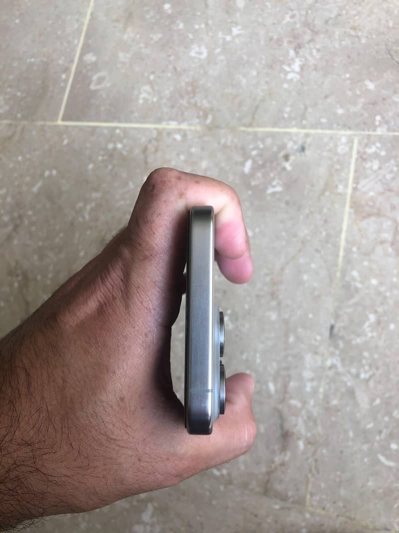 Apple iPhone 15 Pro Max 5