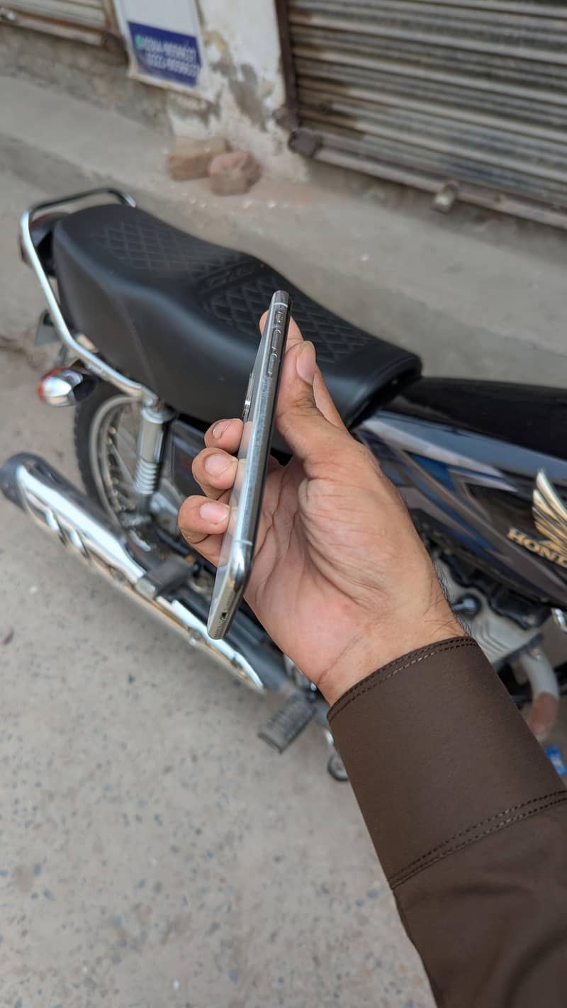 Apple iPhone X 2