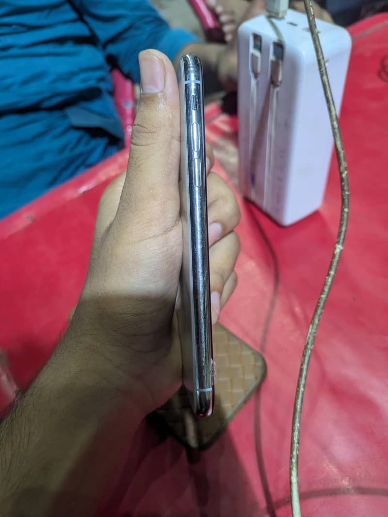 Apple iPhone X 3