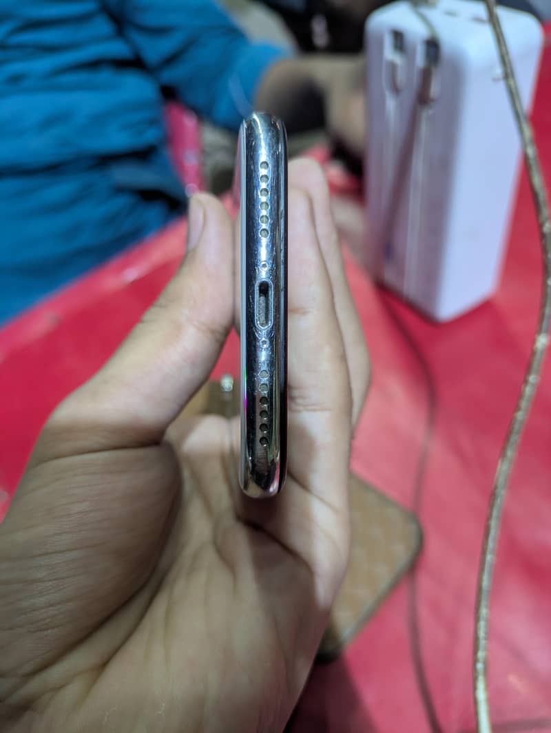 Apple iPhone X 4
