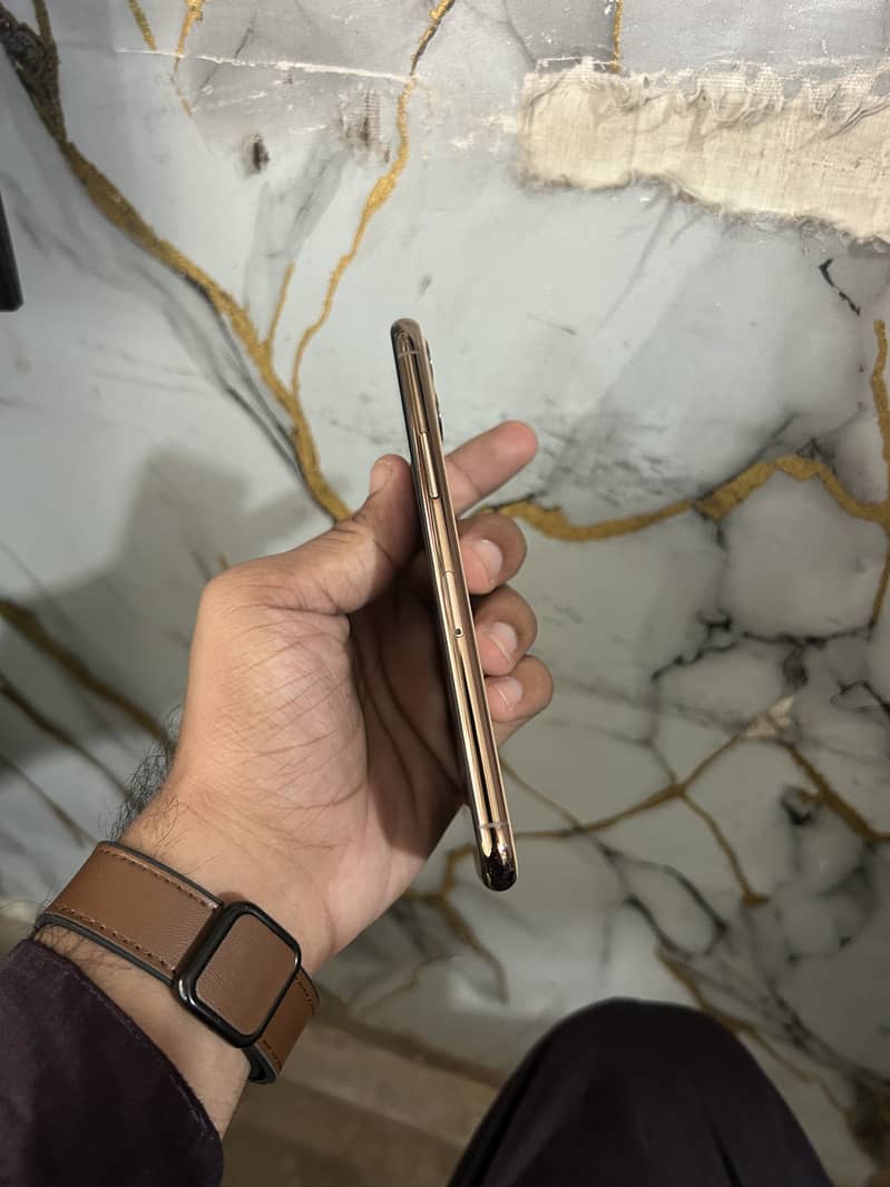 Apple iPhone 11 Pro 1