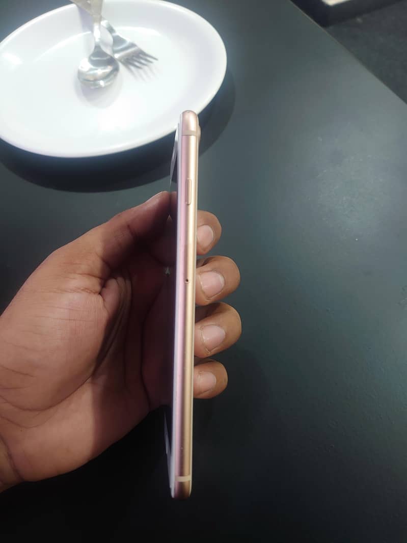 Apple iPhone 8 Plus 3