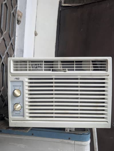 Ac 0.5 ton bhot with supply and wire kum bill ata used hai urgent sale