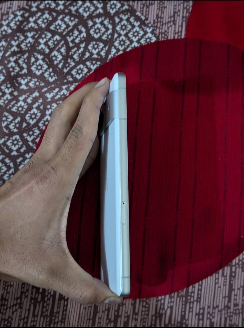 Google Pixel 7 4