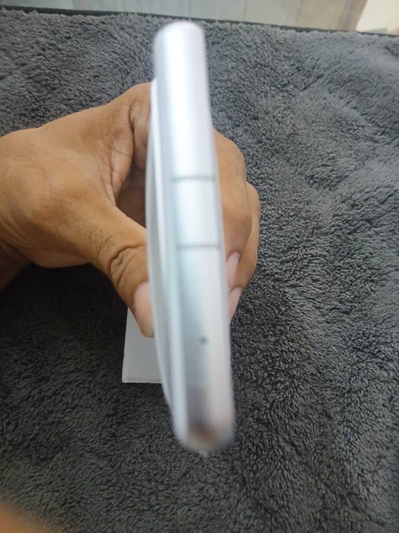 Google Pixel 7a 5