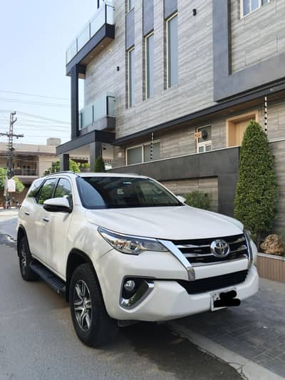 TOYOTA FORTUNER 2.7 G IN ORIGINAL CONDITION.