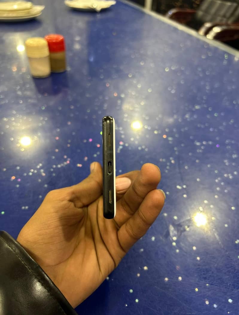 Google Pixel 6a 4