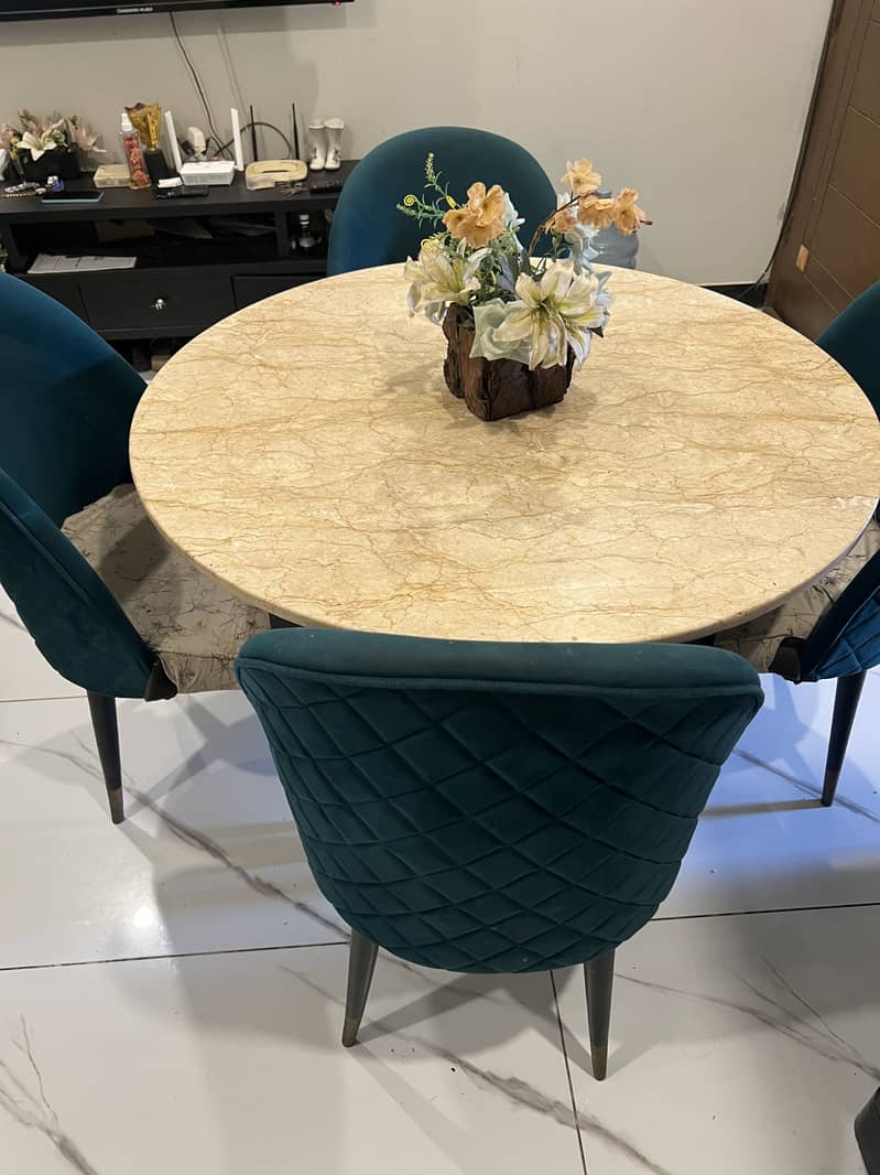 Dining Table with 4 Chairs 1
