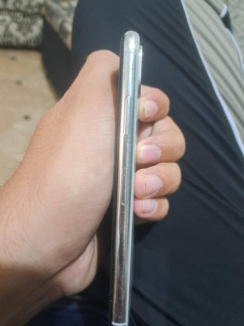 Apple iPhone X 3