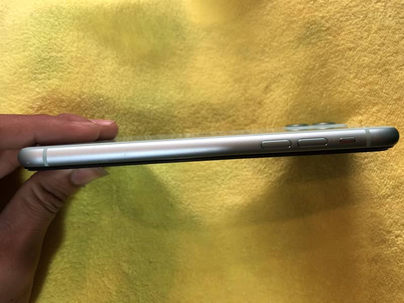 Apple iPhone 11 3