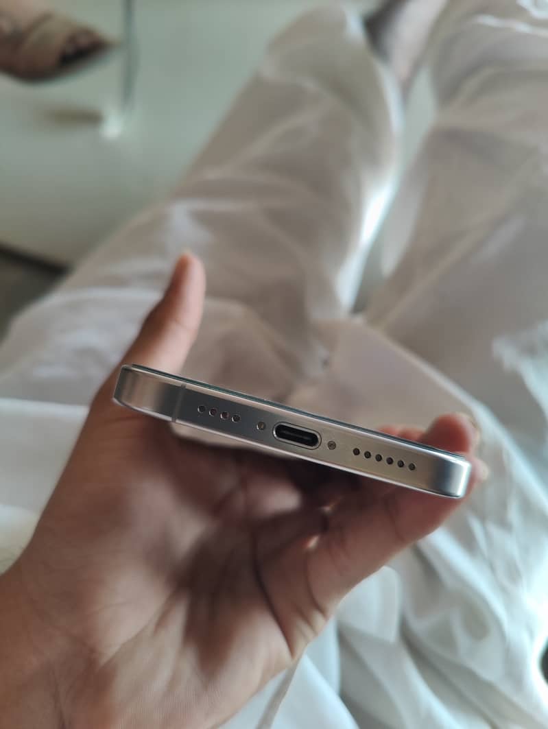 Apple iPhone 16 Pro Max 2