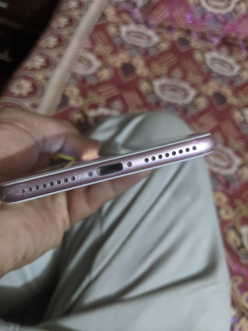 Apple iPhone 7 Plus 5