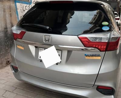 Honda Fit Shuttle Hybrid 2016