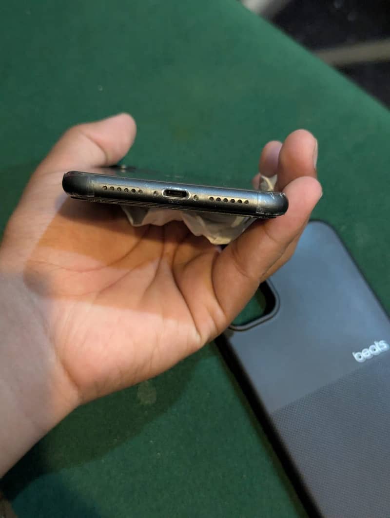 Apple iPhone 11 3