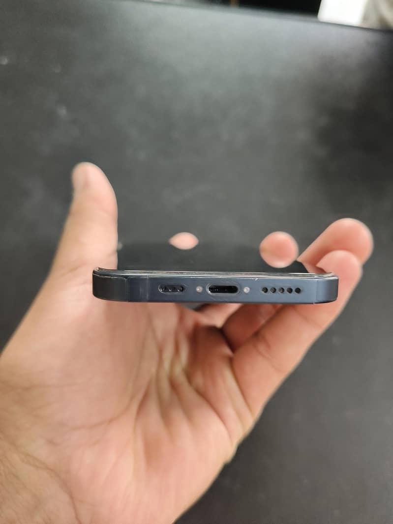 Apple iPhone 13 2