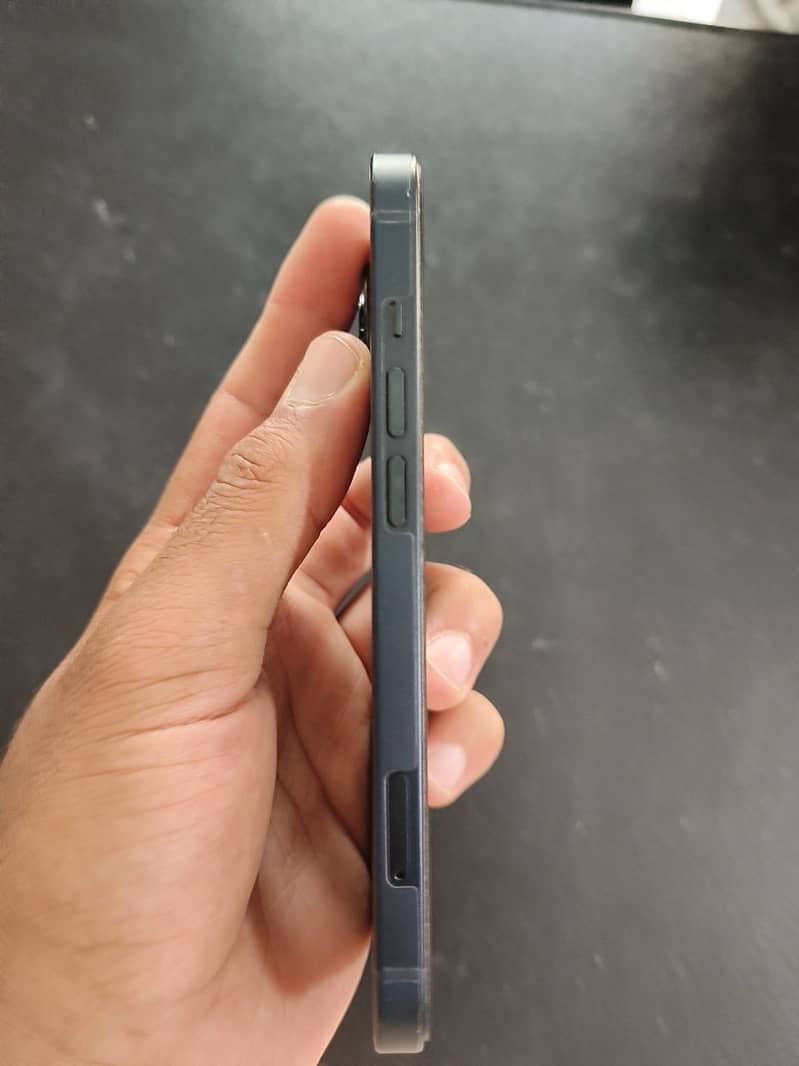 Apple iPhone 13 5