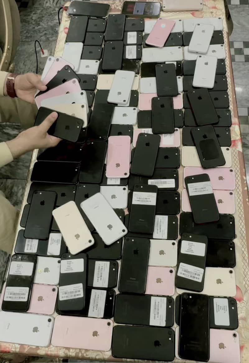 Apple iPhone 7 0