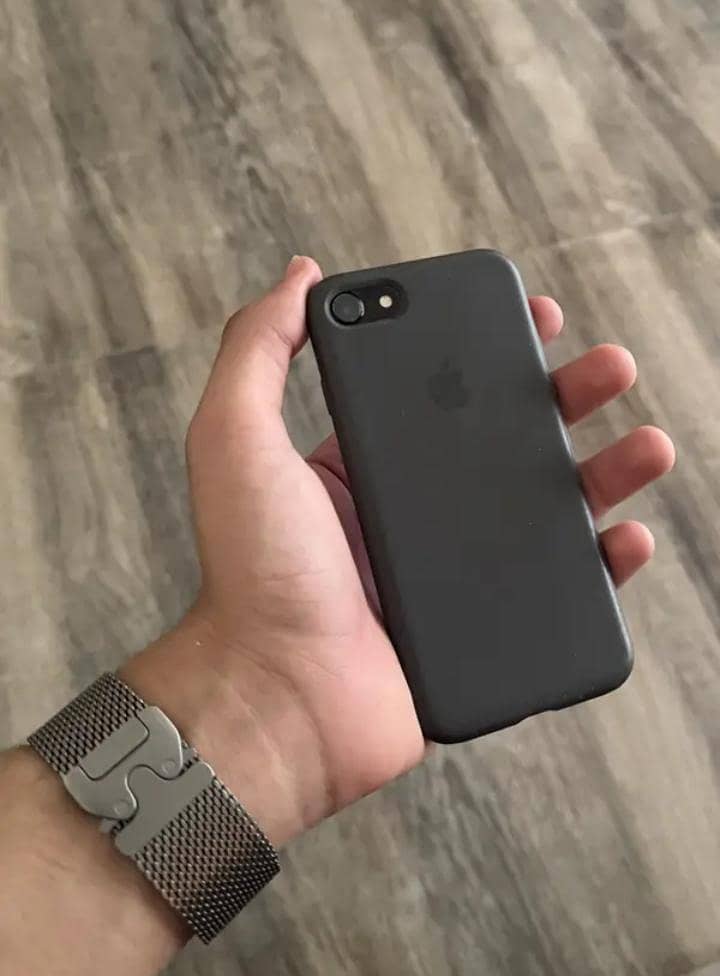 Apple iPhone 7 0