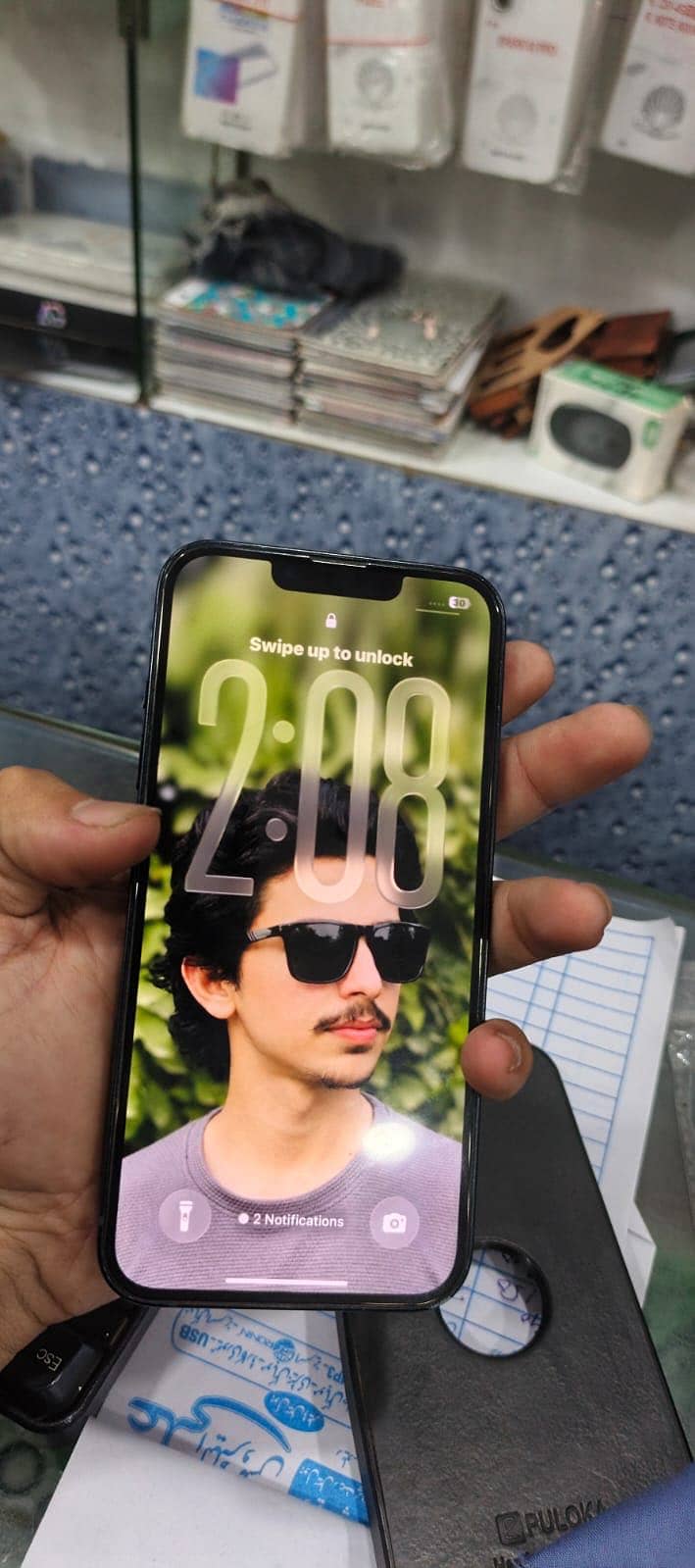 Apple iPhone 13 1