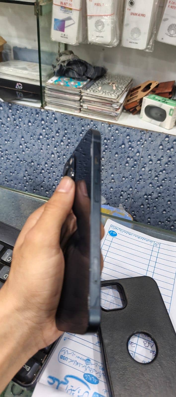 Apple iPhone 13 2