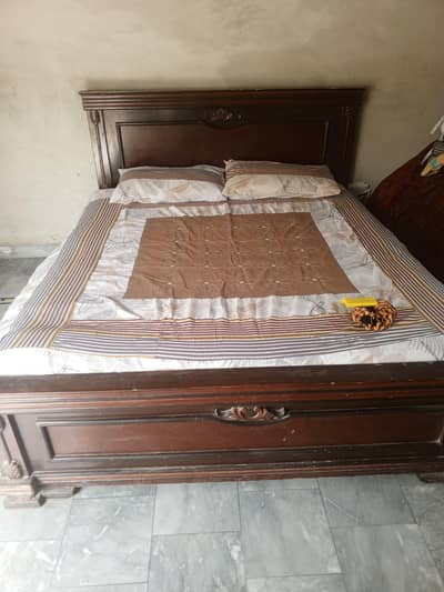 king size bed overall good condition for sale