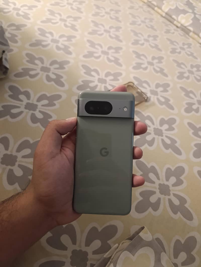 Google Pixel 8 4