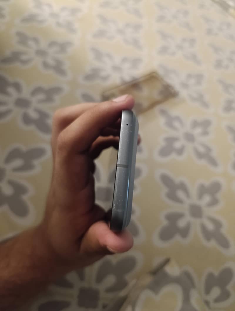 Google Pixel 8 6