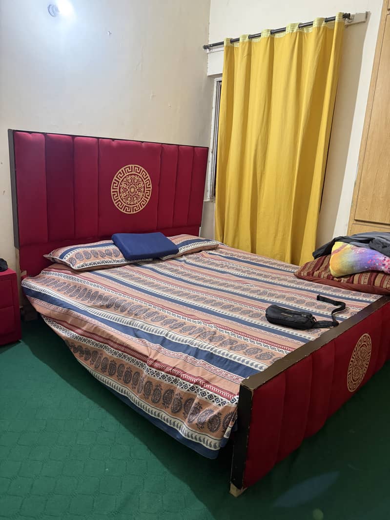 1 full size bed nd dressing table 3