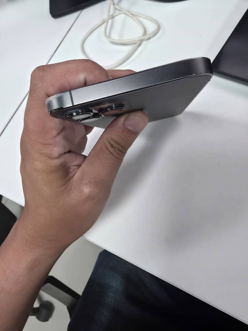Iphone 12 pro max 4