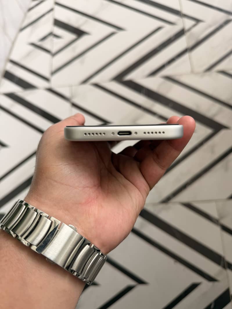 Apple iPhone 17 Pro Max 4