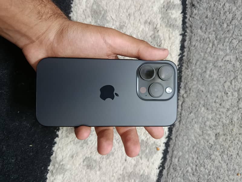 Apple iPhone 15 Pro 0