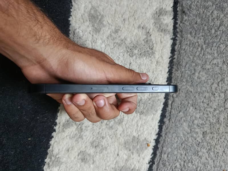 Apple iPhone 15 Pro 2