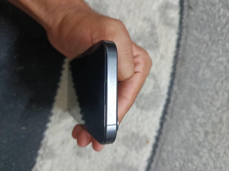 Apple iPhone 15 Pro 3