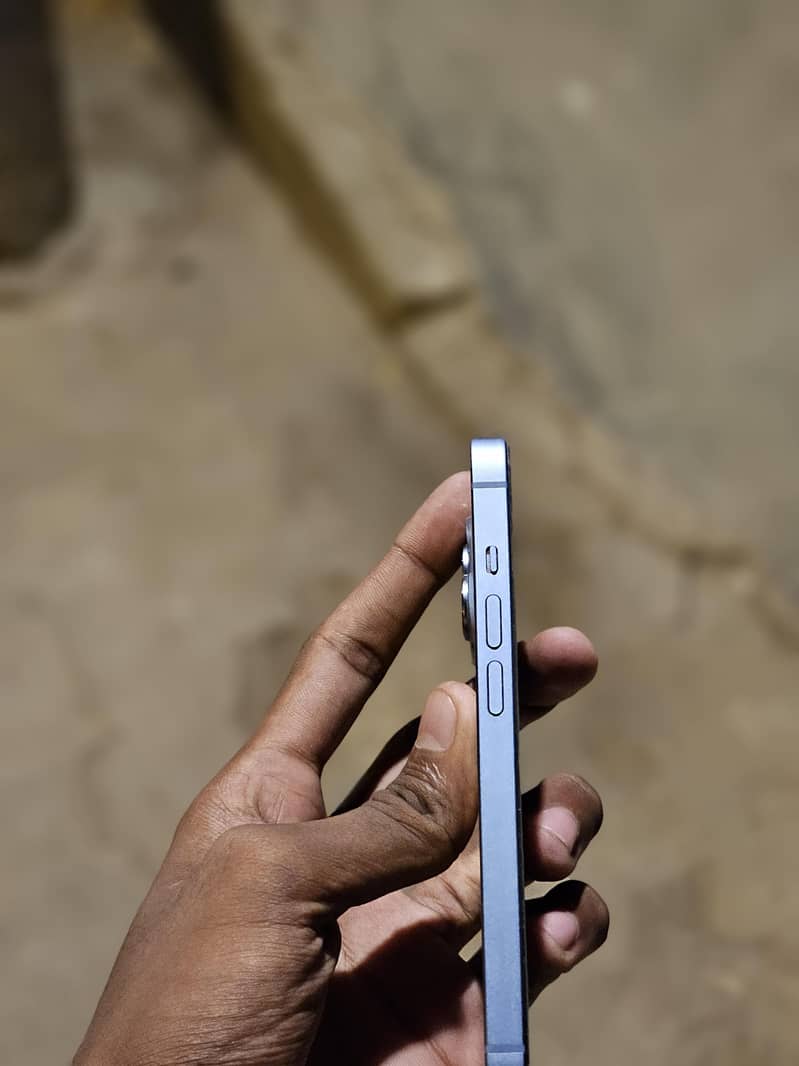 Apple iPhone 14 3