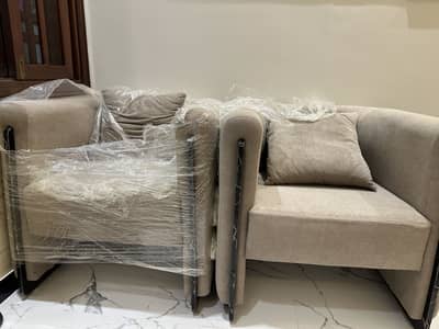 2 seater sofa brand new condition 10/10