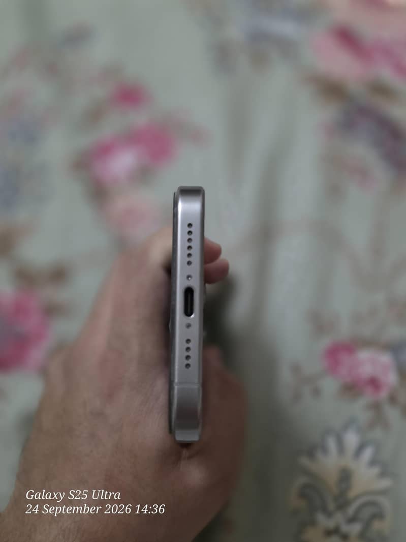 Apple iPhone 15 Pro Max 6