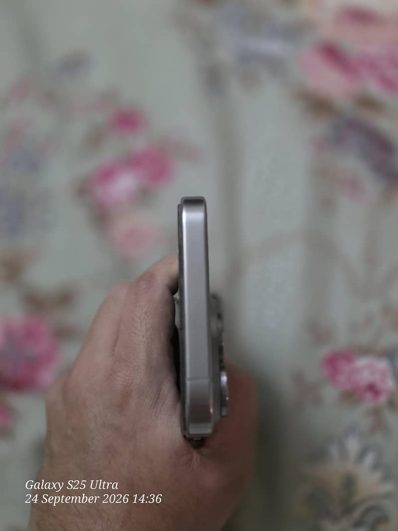 Apple iPhone 15 Pro Max 7