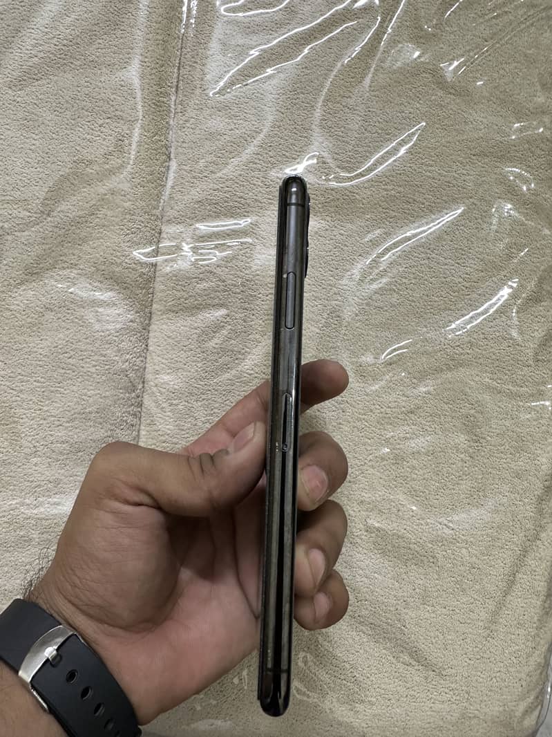 Apple iPhone 11 Pro Max 1
