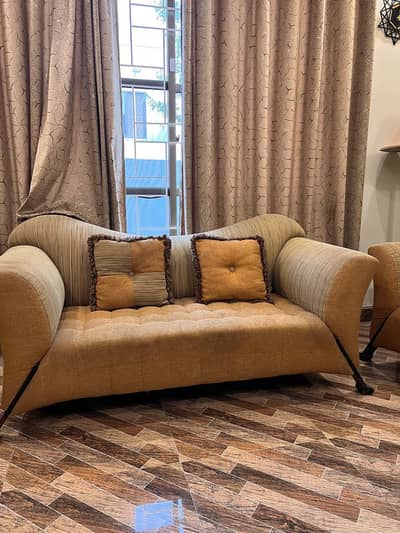 Haroon’s 3-2-1 Sofa set for sale