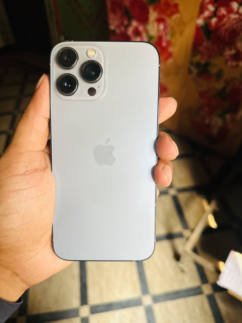 Apple iPhone 13 Pro Max 3