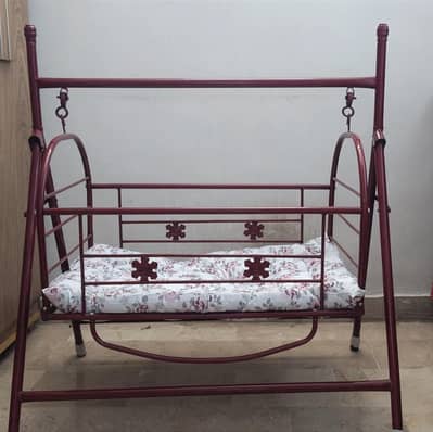 “Beautiful Jhula for Sale – Good Condition”