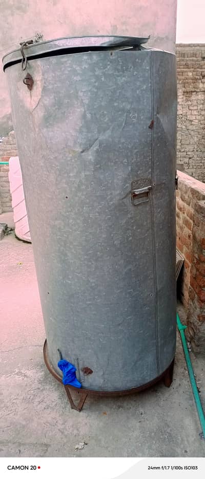 Wheat storage drum
