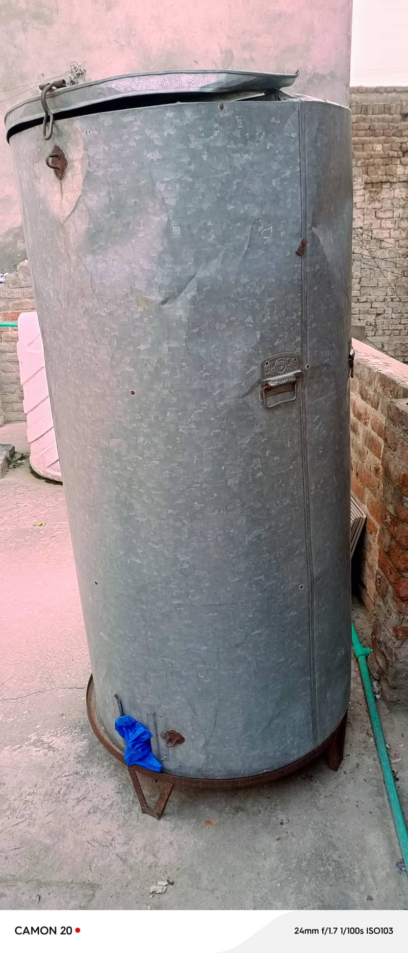 Wheat storage drum 0
