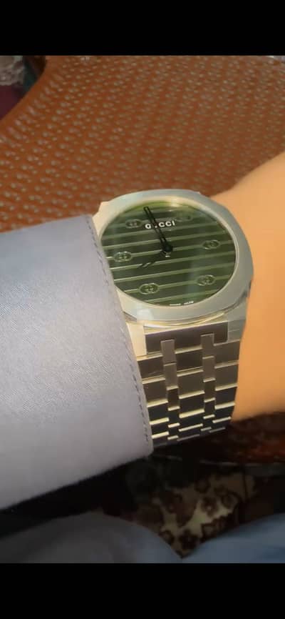 Gucci 25H Swiss made Like a new