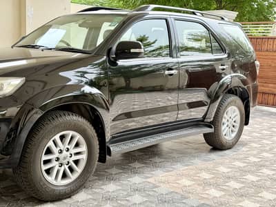 Toyota Fortuner V 2013 like brand new