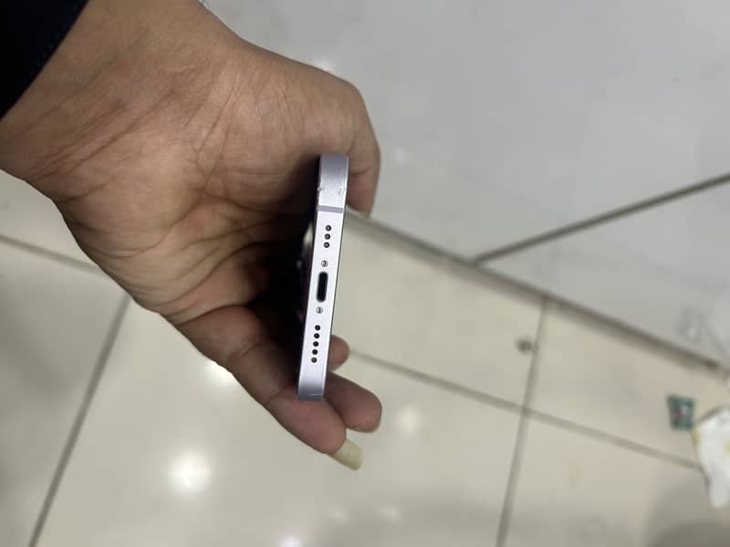 Apple iPhone 14 4